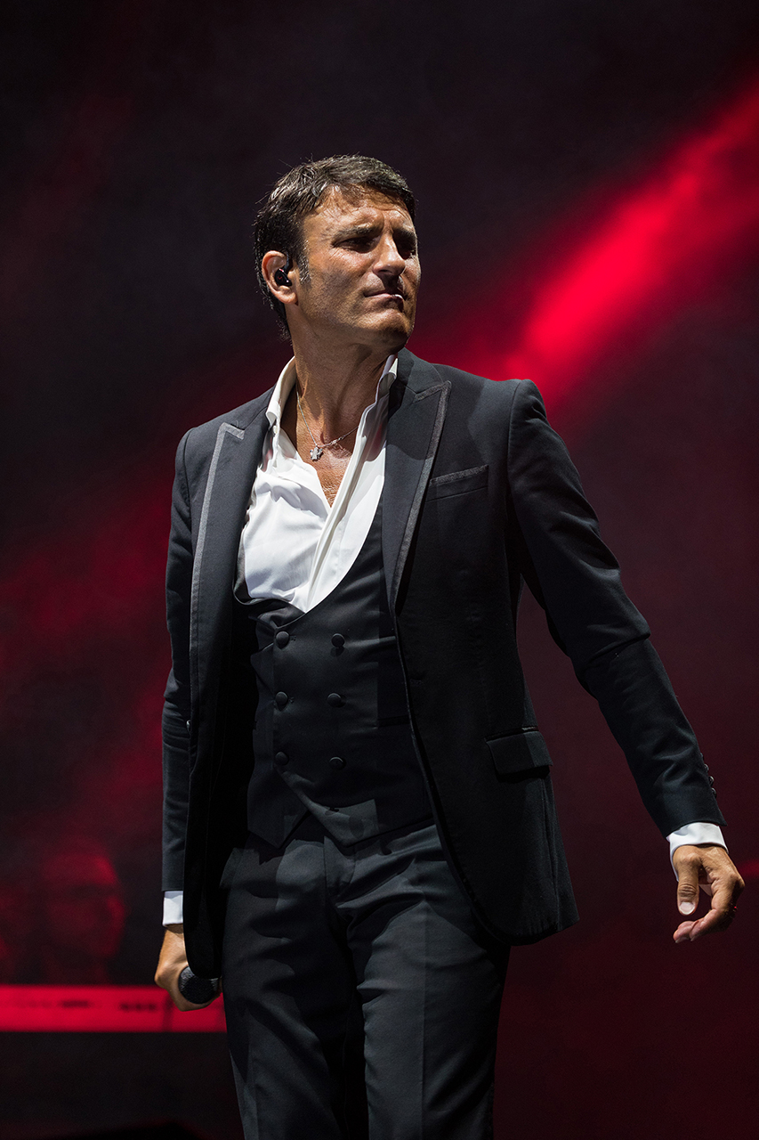 Live (11)
