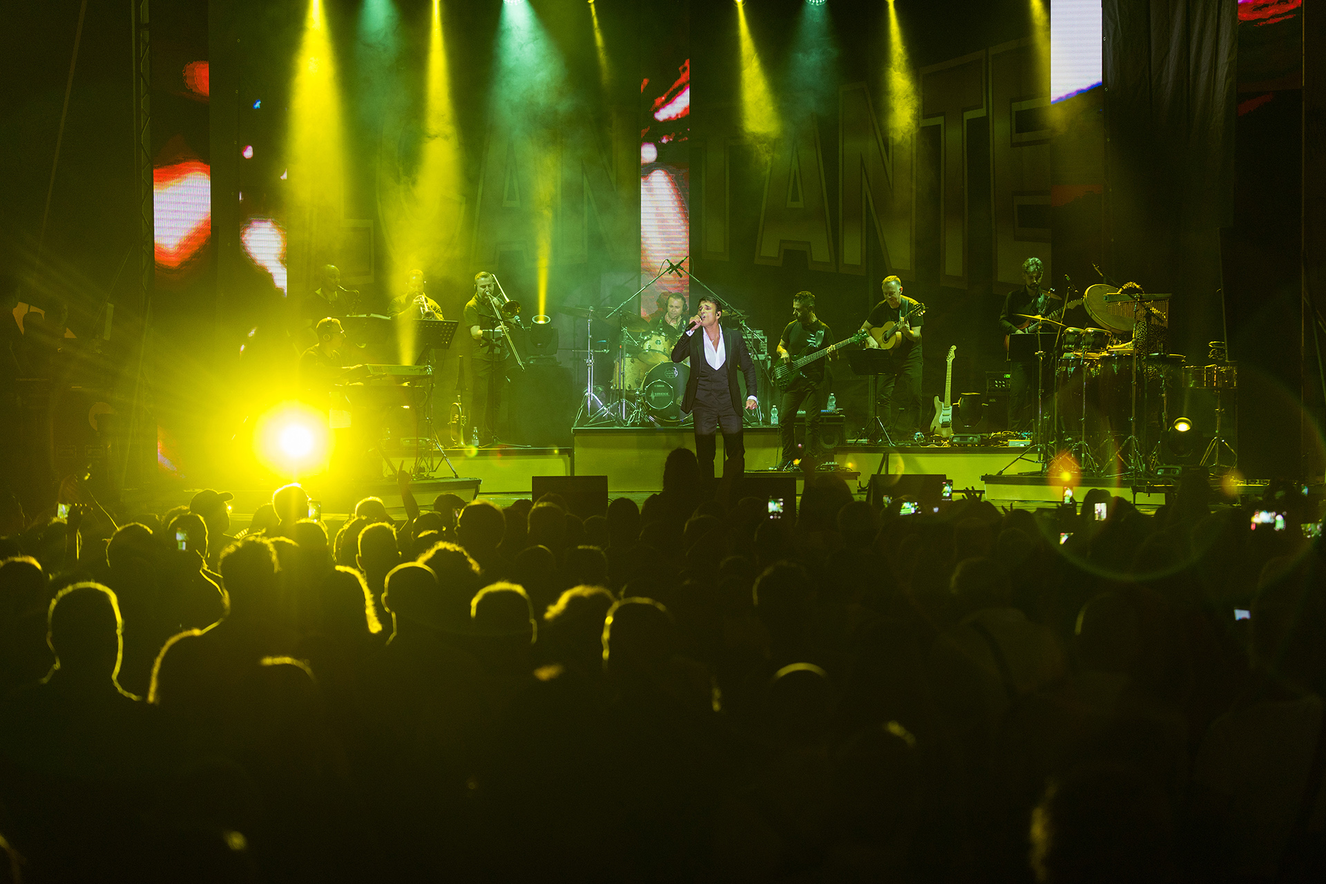 Live (18)